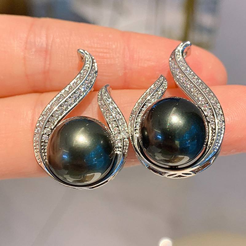 

Huitan Leaf Design Women Stud Earrings Elegant Party Accessories with Black Imitation Pearl Wedding Trendy Zircon Inlaid CZ