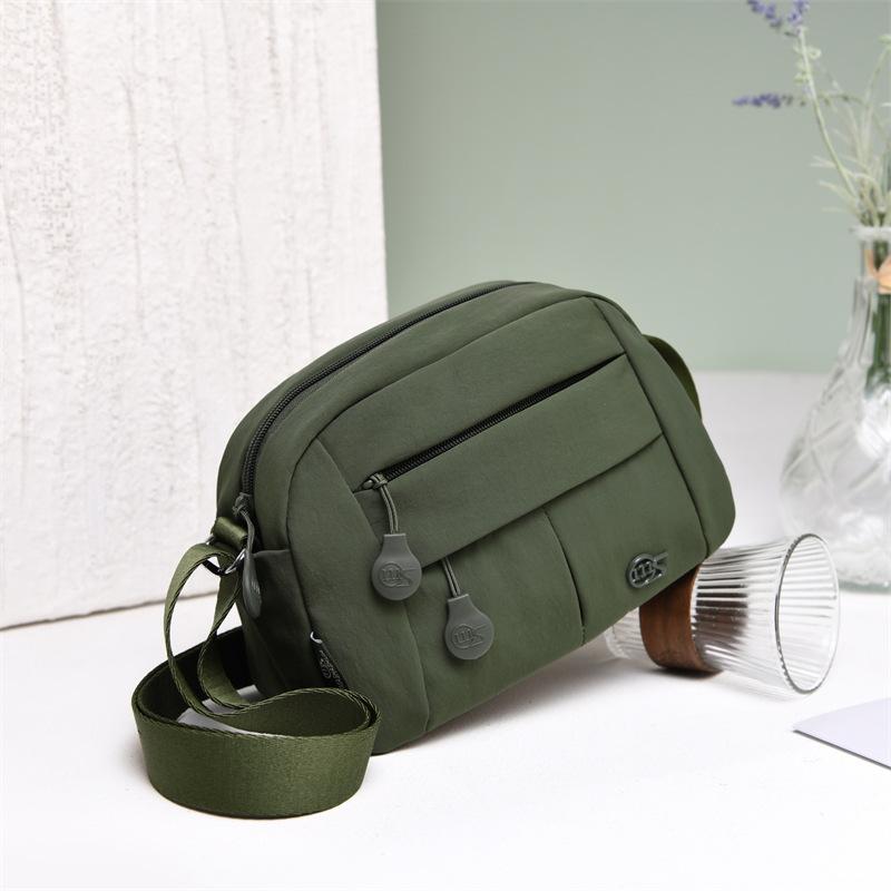 Lässige vielseitige und leichte Nylontasche Damen neue modische und einfache Schulter-Umhängetasche Pendlertasche