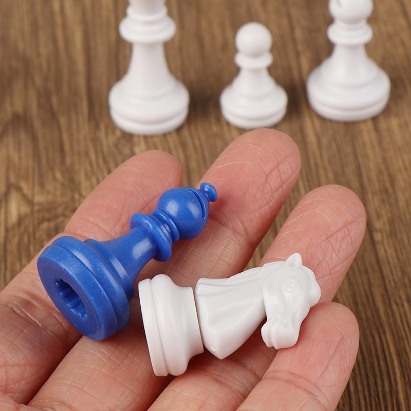 1Sada 32 ks Šachová sada Plastový PS materiál Modrá a bílá Středověké šachové hry pro dospělé Cestovní šachové figurky Hry Dětské hračky