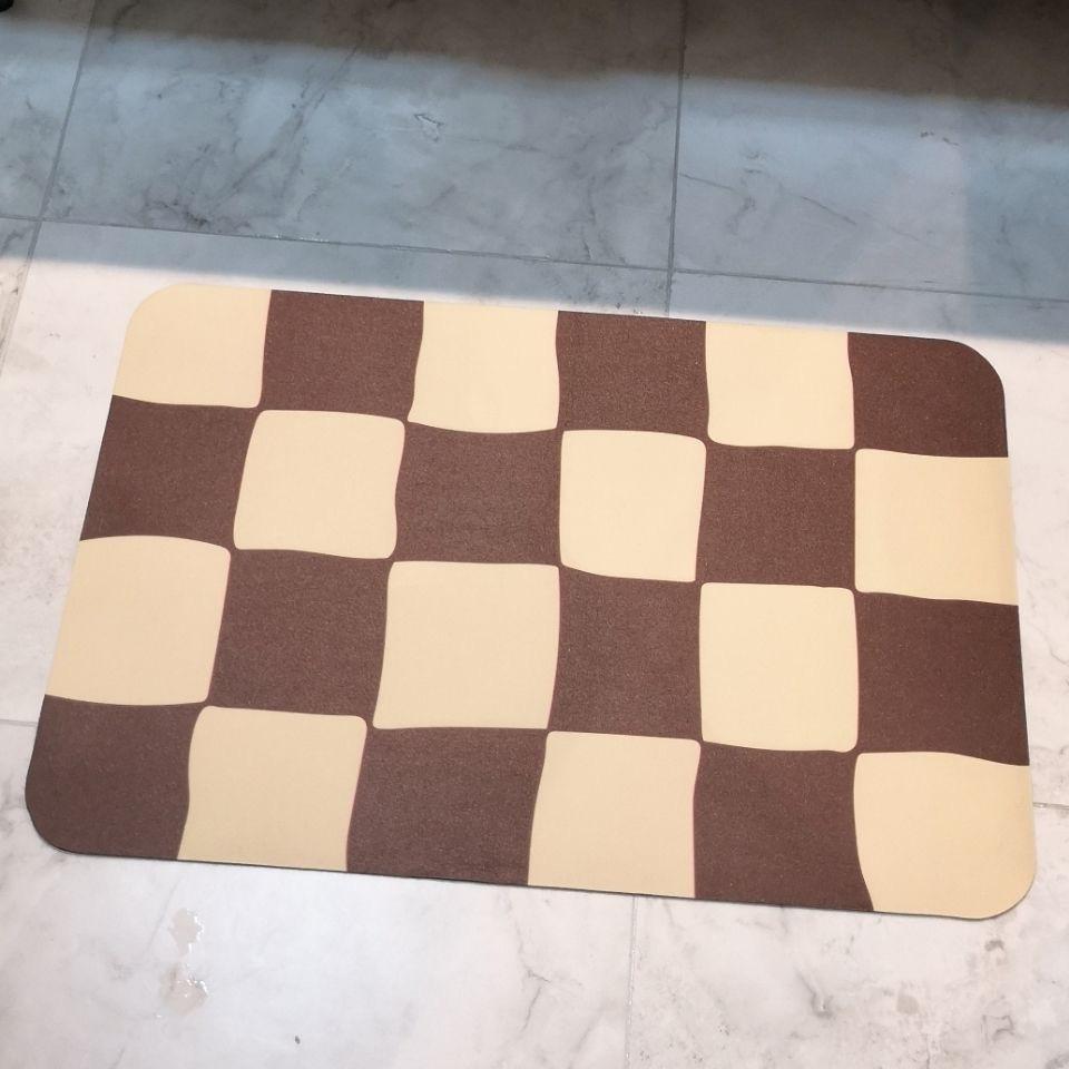 

Креативный шахматный быстросохнущий коврик для двери Современный простой диатомовый коврик для впитывания грязи Нескользящий коврик для ванной и туалета 40 * 60cm