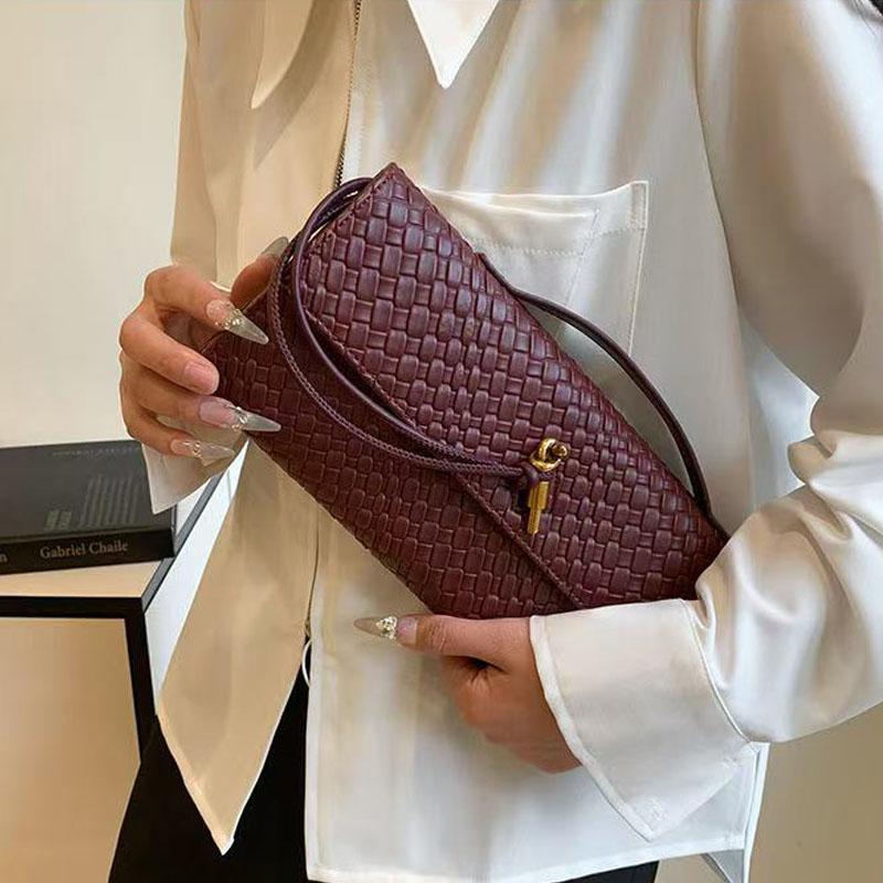 2026 new woven pattern handbag women's pure color simple commuting banquet two-in-e bag PU single shoulder cross-body bag