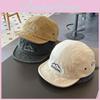Weiche Baseballkappe mit kurzem Schirm zum Sonnenschutz Unisex Lässiger Sommerhut mit Linienmuster