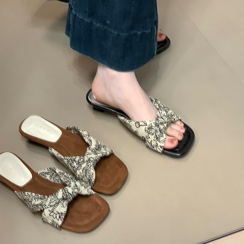 MUKEKe French fairy wind cool slippers female 2025 summer new cross matching skirt summer outer wear one-word