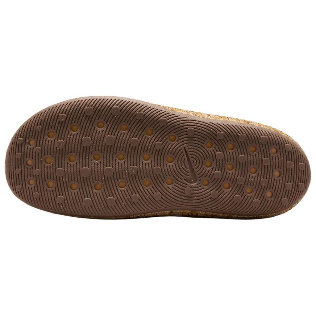 .SWOOSH x Nike ReactX Rejuven8 Slide Touch Grass - Trigo Tênis Masculino Bege Borracha Marrom Escuro Branco IR0860-700