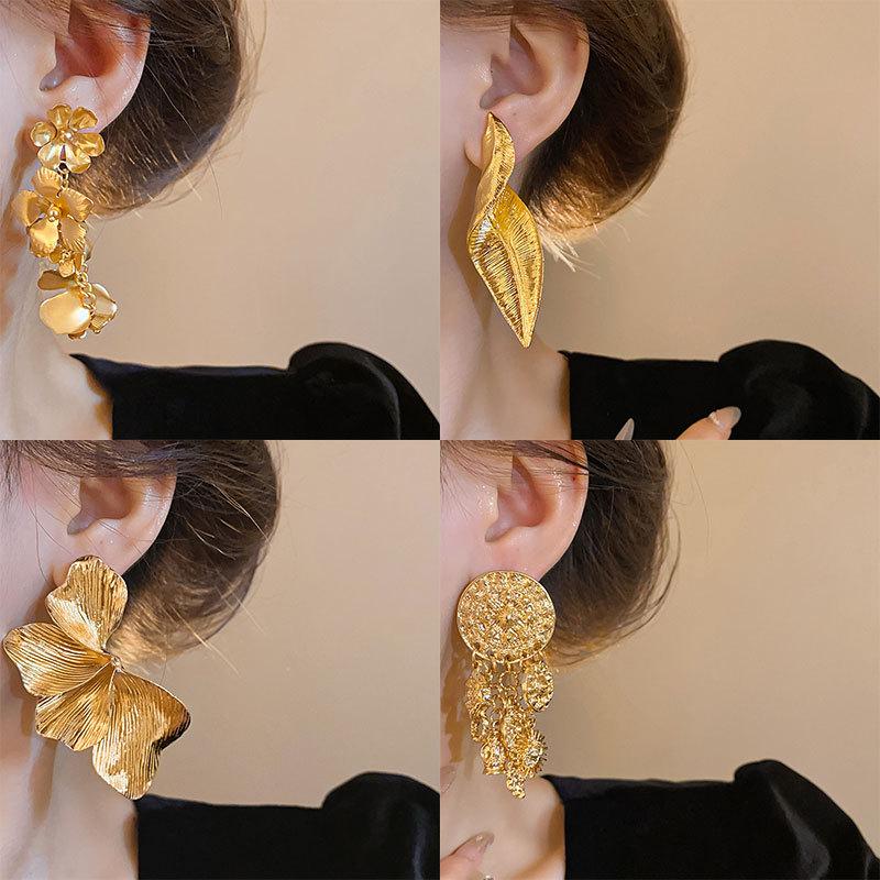 Silver Needle European and American Popular Geometric Earrings Temperament High-end Stud Earrings Niche Fashion Light Luxury Earrings Women