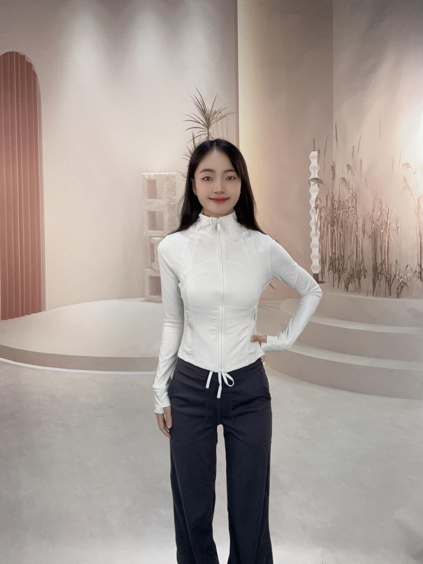 

Женская приталенная быстросохнущая куртка для йоги со стойкой и длинными рукавами S/2