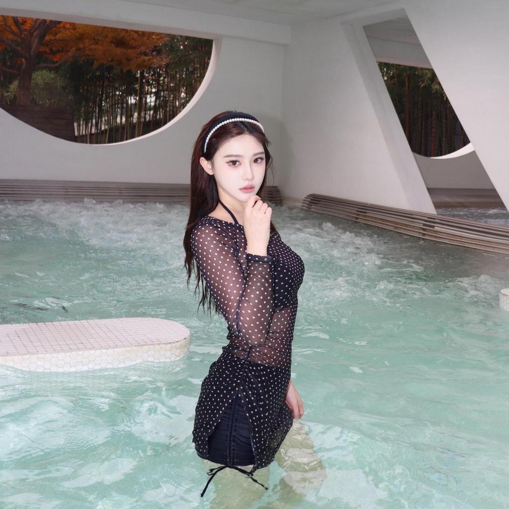 Conjunto de Bikini Negro de Lunares para Mujer con Cubrebañador de Manga Larga