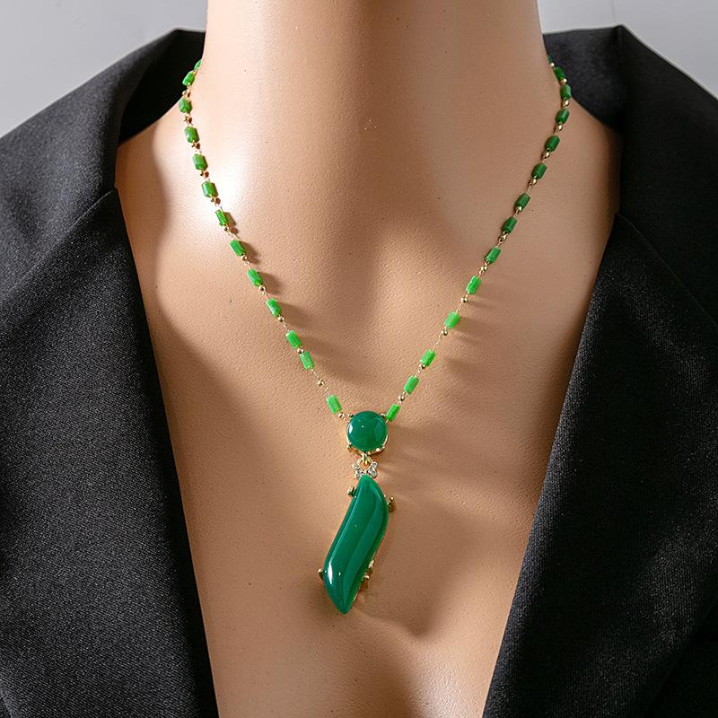 Vintage Emerald Gradual Change Safety Buckle Necklace, Lucky Flower Beauty Waist Pendant Resin Necklace