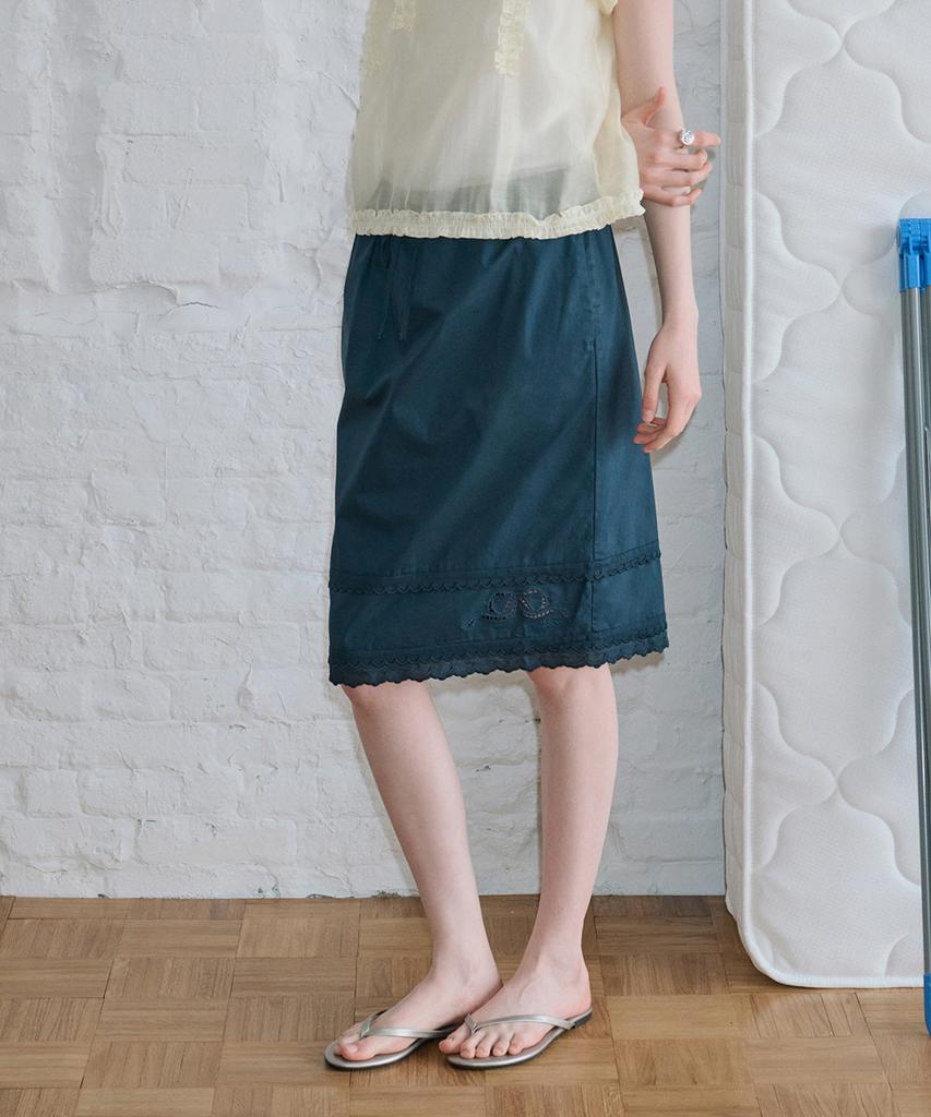 Sinun Eyelet Punching Midi Skirt (Navy)