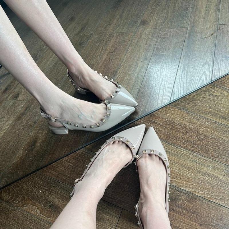 

Spring new one-word buckle with pointed head rivets, middle heel bag head thick heel willow shoes, wearing cool slippers outside women 42 абрикосовый