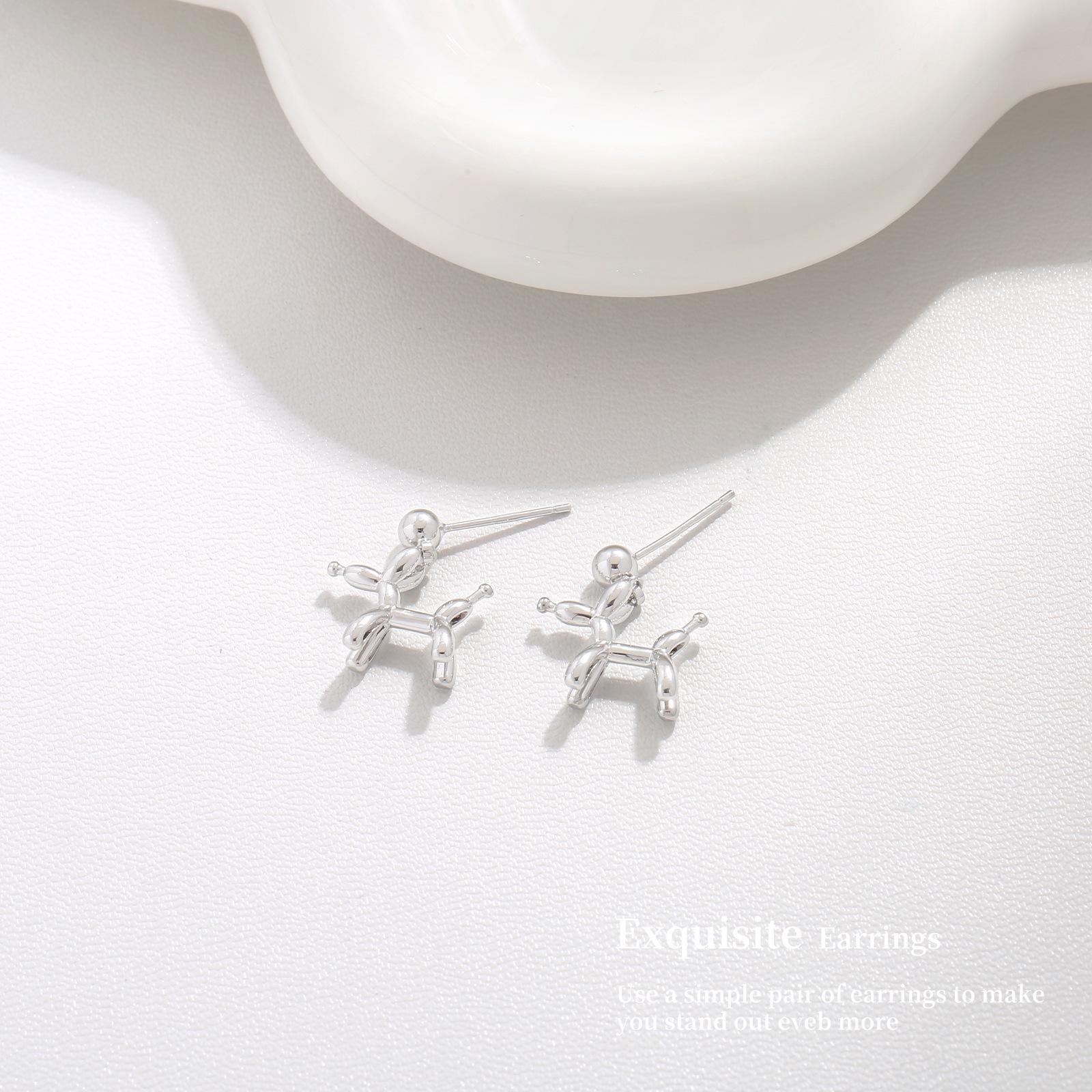 

Серьги-пусеты в виде металлической собаки из стерлингового серебра – Простой, модный, высококлассный летний дизайн.