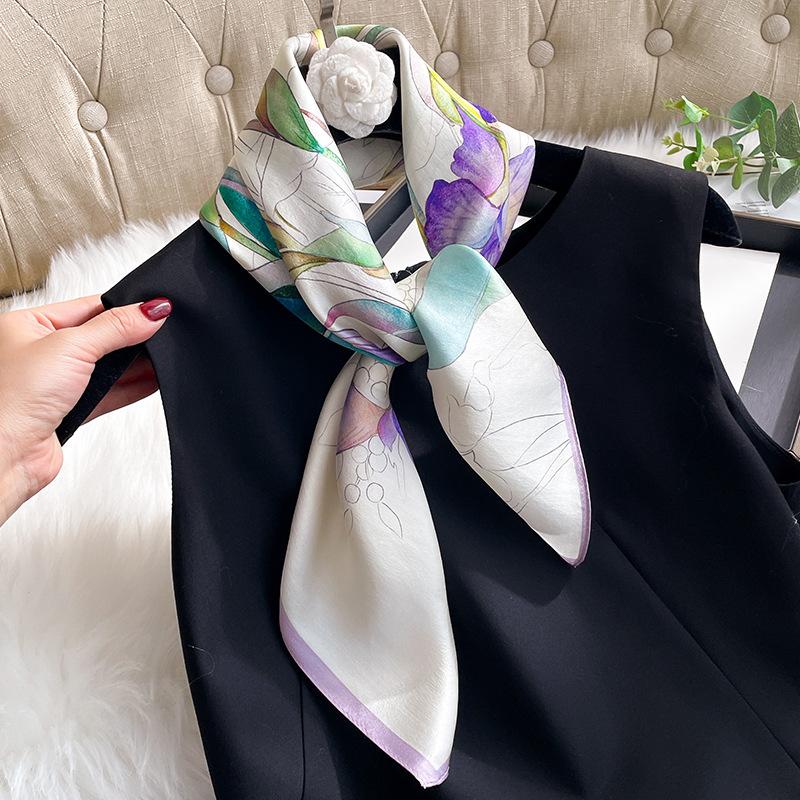 Purple Iris Silk Medium And Small Square Scarf For Women'S Early Summer Wear Neck Mulberry Silk Scarf, Thin High-End Scarf