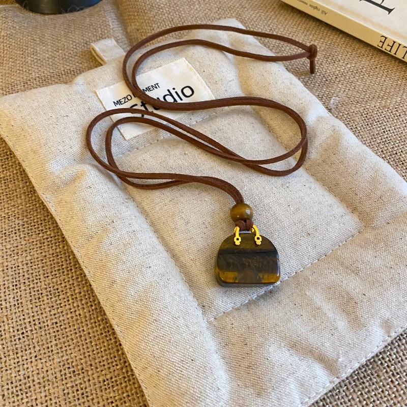 New Chinese leather pendant, fringed necklace, female ethnic style, niche retro sweater chain, fashion and high-end item jewelry.