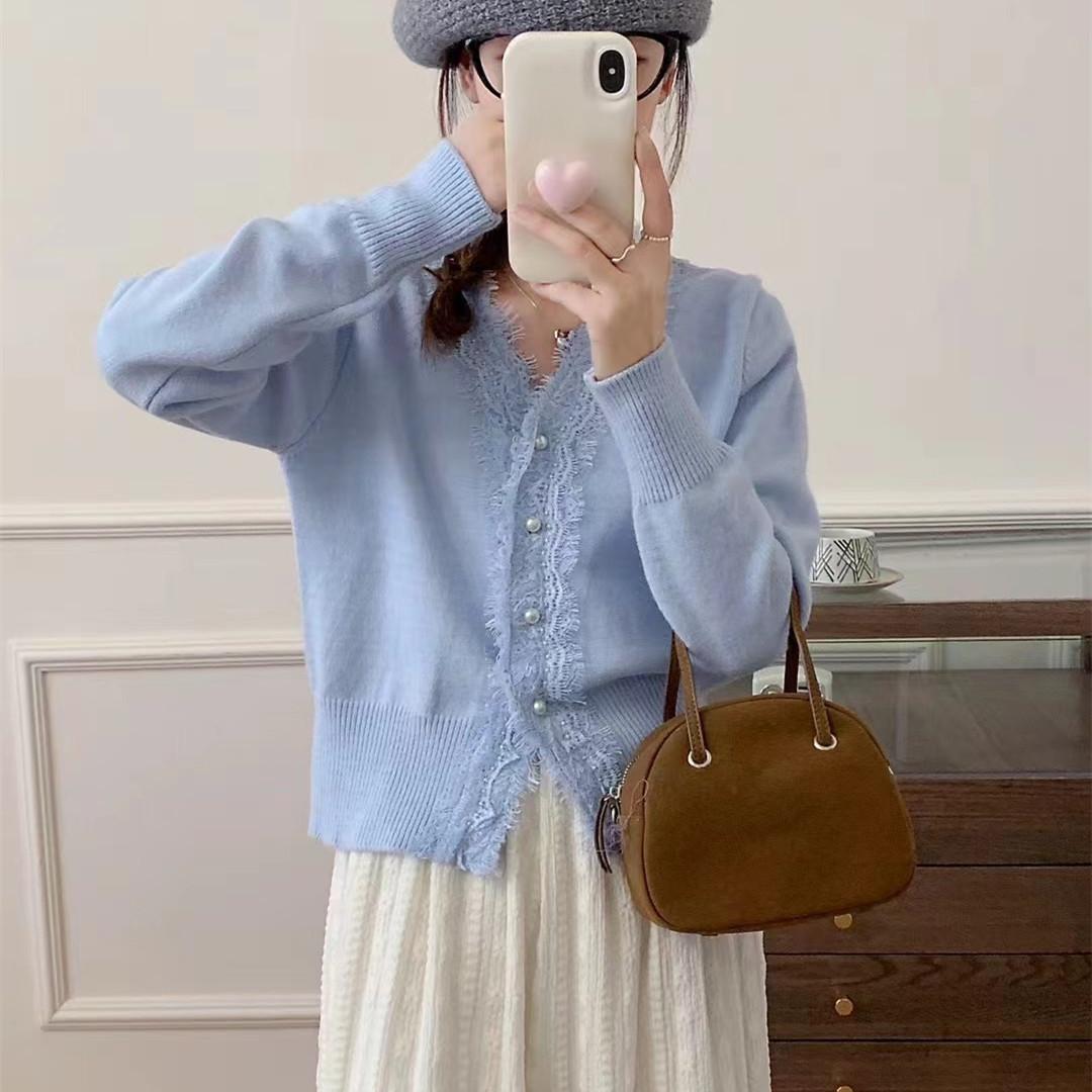 

Женский осенне-зимний милый вязаный кардиган с V-образным вырезом и кружевом average size светло-синий