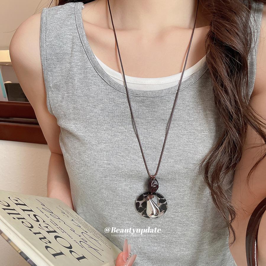 Gradient Leopard Print Pendant Necklace - Retro Leather Cord Sweater Chain for Women