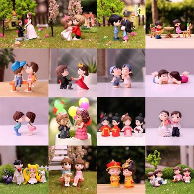 Cartoon Couple Figurine Model: Valentine's Day Cake & Display Ornament