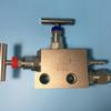 Stainless Steel EF-4 Manifold: Integrated Two, Three, and Five-Valve Options with Needle and Gate Valves.
