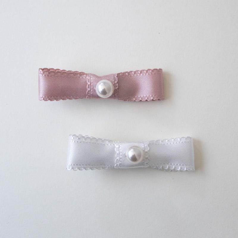 MERRYMOTIVE Pearl and Bow Satin Hair Pin (2color)