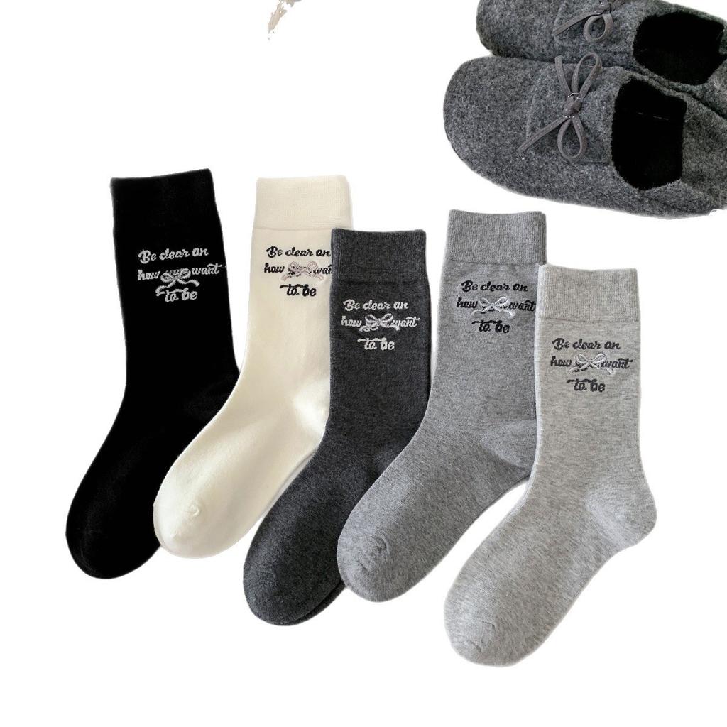 Socken Damen Alphabet Schleife Gestickt Mittellange Socken Koreanische Außenbekleidung Grau Knochenlose Plüschsocken