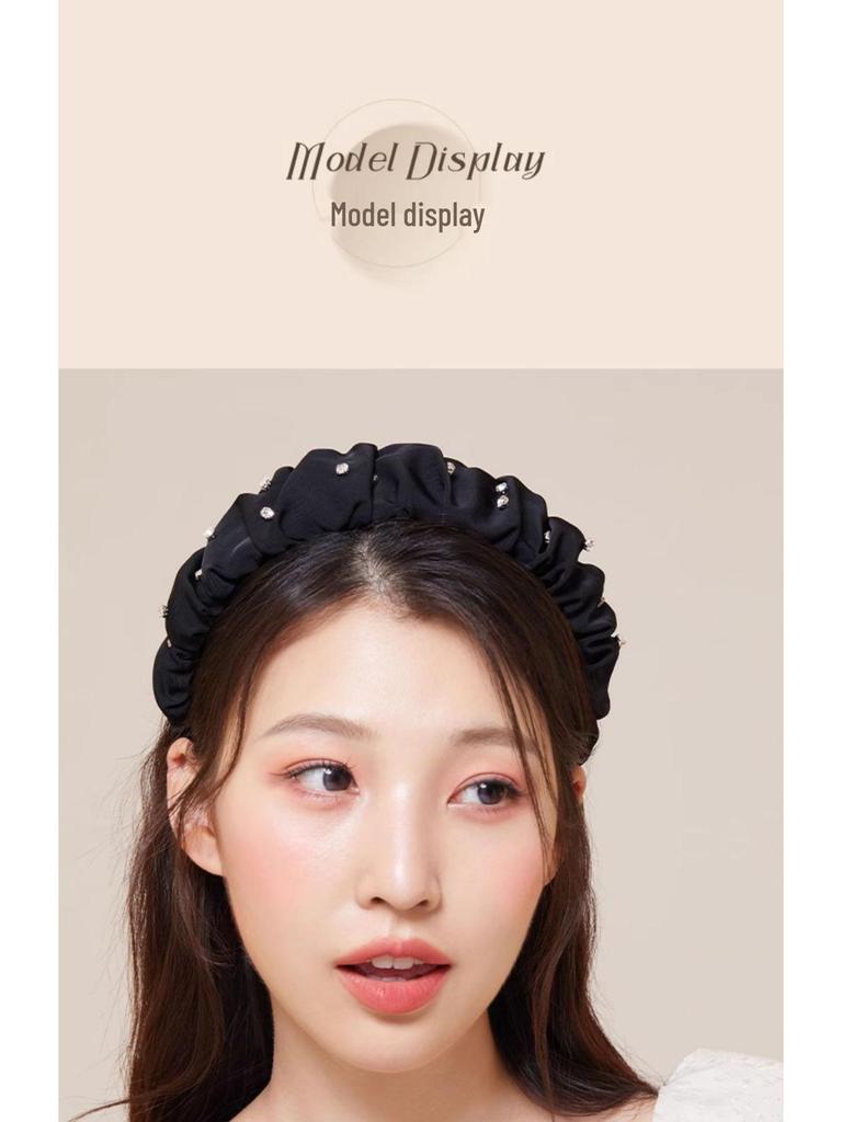 Hathaway Crystal Pleated Diamond Headband: Black Wide-Brimmed High-End Accessory for a Slimming Effect