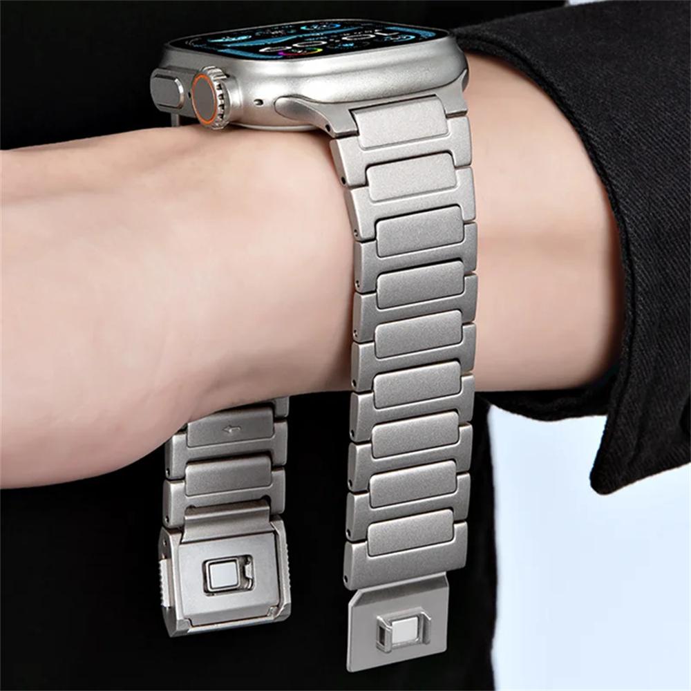 Titanium Alloy Metal Band For Apple Watch Ultra 3 11 10 9 8 7 SE 6 Silicone Magnetic Bracelet Strap For iWatch 42mm 44 45mm 46mm 49m