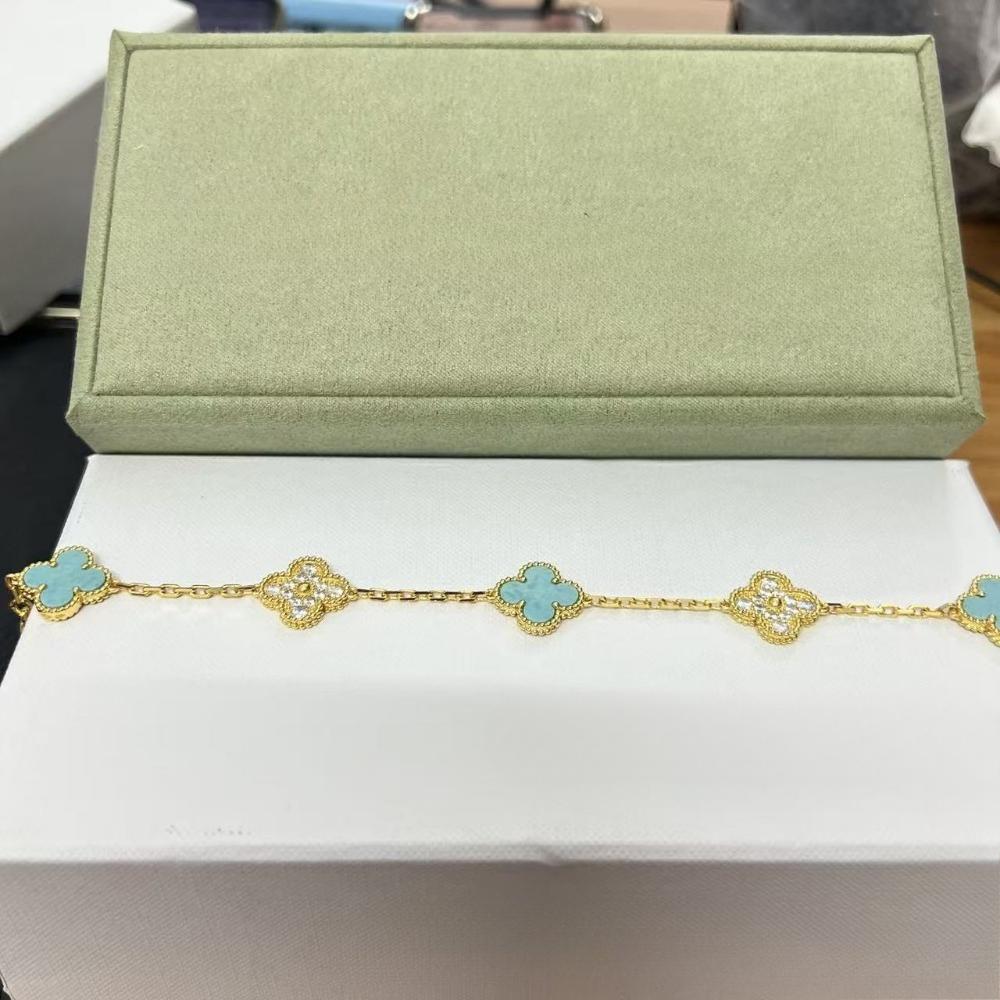 Vierblättriges Klee- und Fünfblüten-Armband mit rotem Achaten - Ein Geschenk für deine Freundin