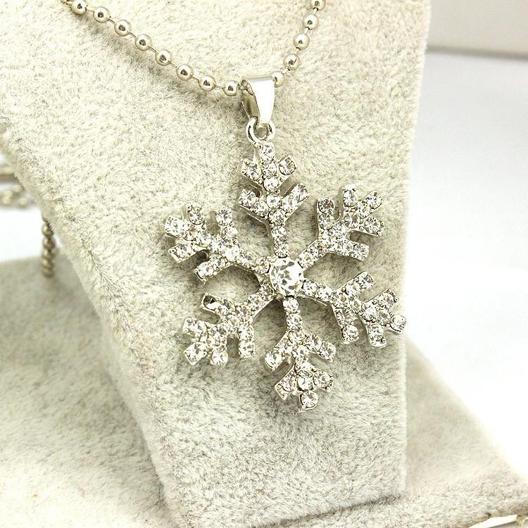 Frozen Snowflake Pendant Necklace With Crystal Finish For Travel And Holiday