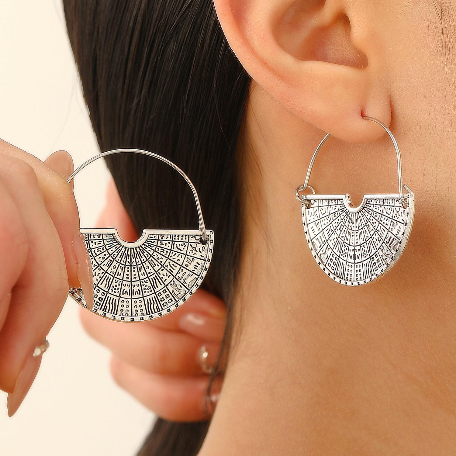 New Vintage Golden Fan Earrings Bohemian Exaggerated Carved Semi Circle Women Jewelry 2