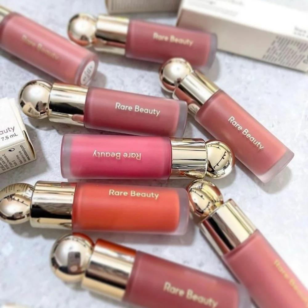 Rare Beauty Flüssigrouge Puderrouge mit Schimmer Elastisches Rouge Leicht zu Verblendendes Rouge Lippenstift Highlighter Langanhaltendes Make-up Natura