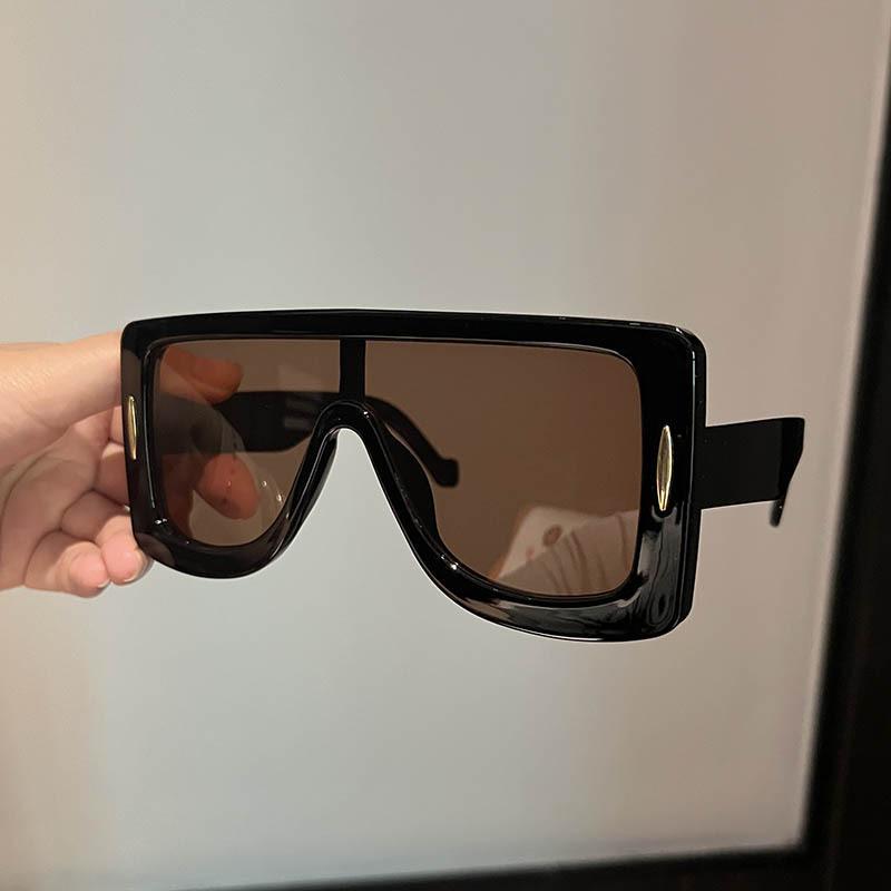 Flat Top Vintage One Piece Big Frame Sunglasses Women For Men Luxury Brand Designer Sun Glasses Punk Popular Rivet Hip Hop Shade