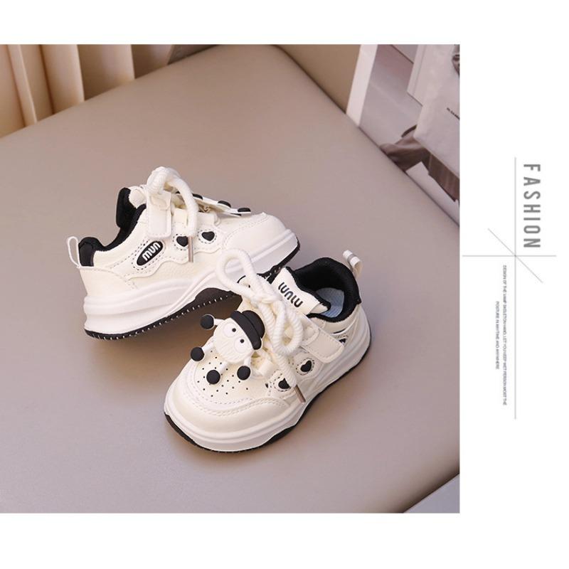 Children's Little White Shoes Spring and Autumn New Girls Cartoon Pendant Low-top Board Shoes Korean Version of Boys Breathable Sports Shoes