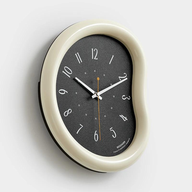 European Aesthetic Clock Wall Modern Art Creative Design Living Room Interior Wall Watch Simple Light Luxury