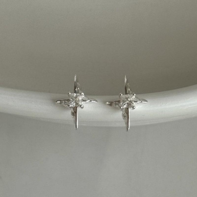 THE BORING Moissanite Star Earrings