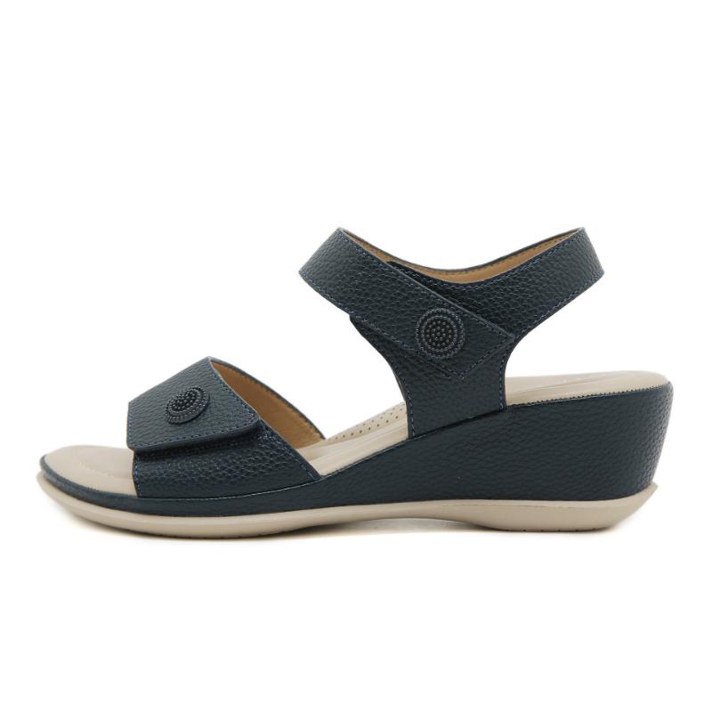 European And American New Summer Outdoor Leisure Button Simple Heel Beach Sandals Comfortable Mother Shoes Soft Leather