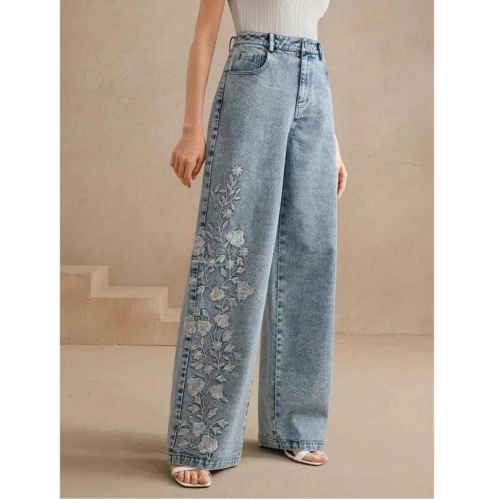 Women's Plus Size Embroidered Stretch Denim Straight Leg Jeans