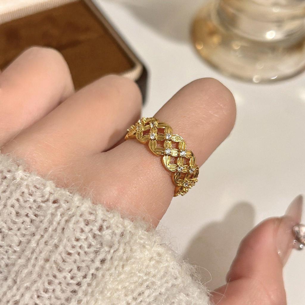 Elegant Retro Lace Hollow Open Ring for Women - Court Style with Unique Design