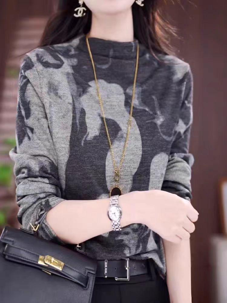 Korean Style Velvet Print Long Sleeve Tummy-Concealing Sweater - Fashionable, Age-Reducing, and Warm Mother's Outfit