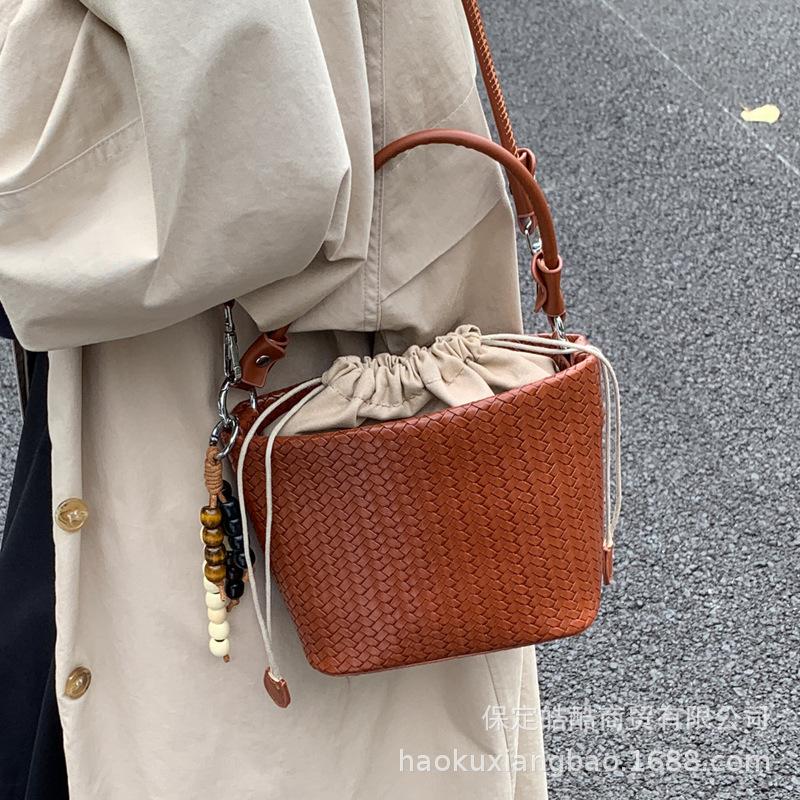 This Year's Popular Bag Women's 2025 New Summer Retro Niche Design Messenger Bag Portable Bucket Bag