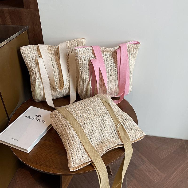 Modische Strohtasche Frühling neuer Trend gewebte Tragetasche große Kapazität Freizeit Pendler Damen Achseltasche
