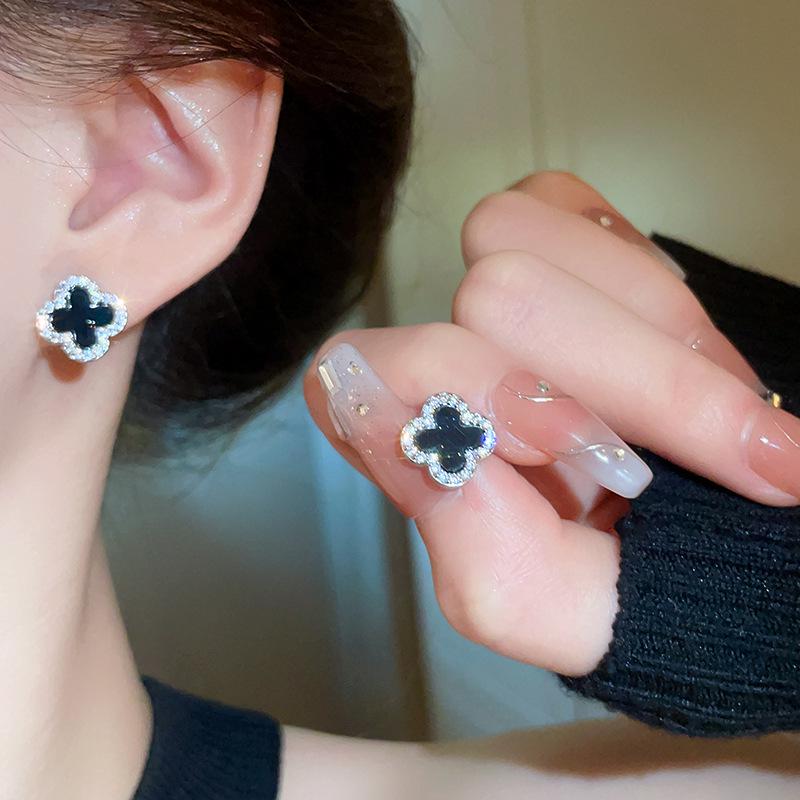 Pinke Petite Exquisite Vierblatt-Blumen-Ohrstecker 2024 – Trendiger von Influencern inspirierter Damen-Hochschmuck