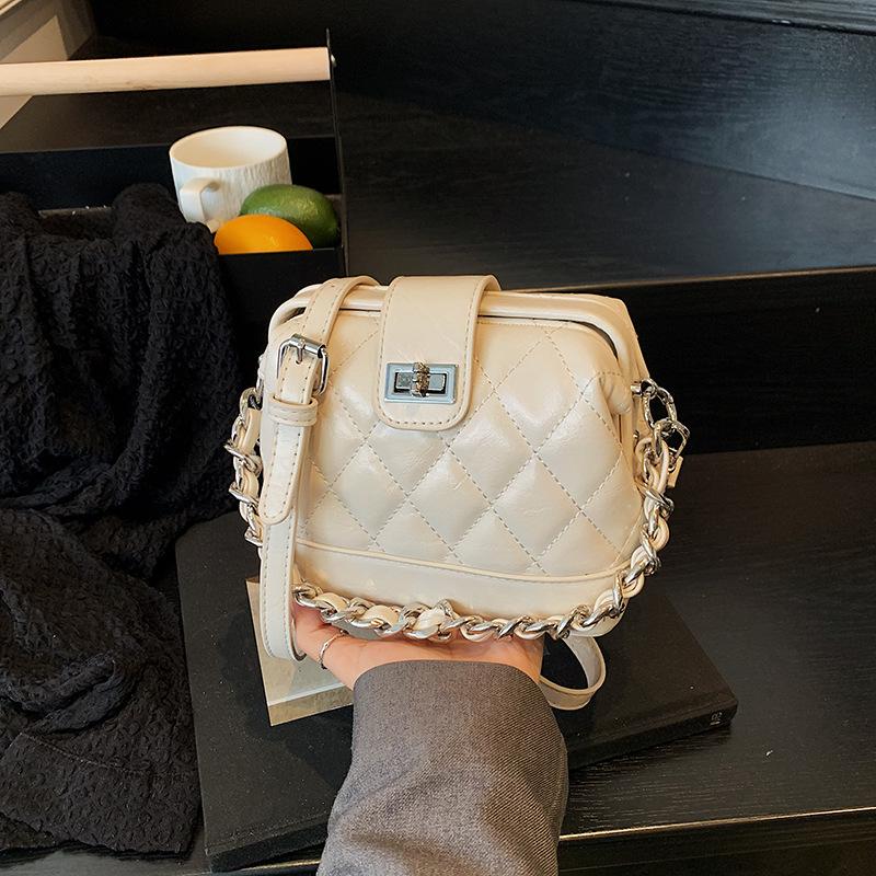 Rhombus chain messenger bag women's bag new summer niche design casual mouth gold bag
