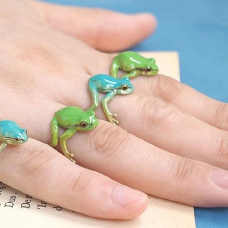 Eye Catching Tree Frogs Ring Allergy Free Alloy Finger Ring Adjustable Size Ring Stylish Jewelry for Men and Women