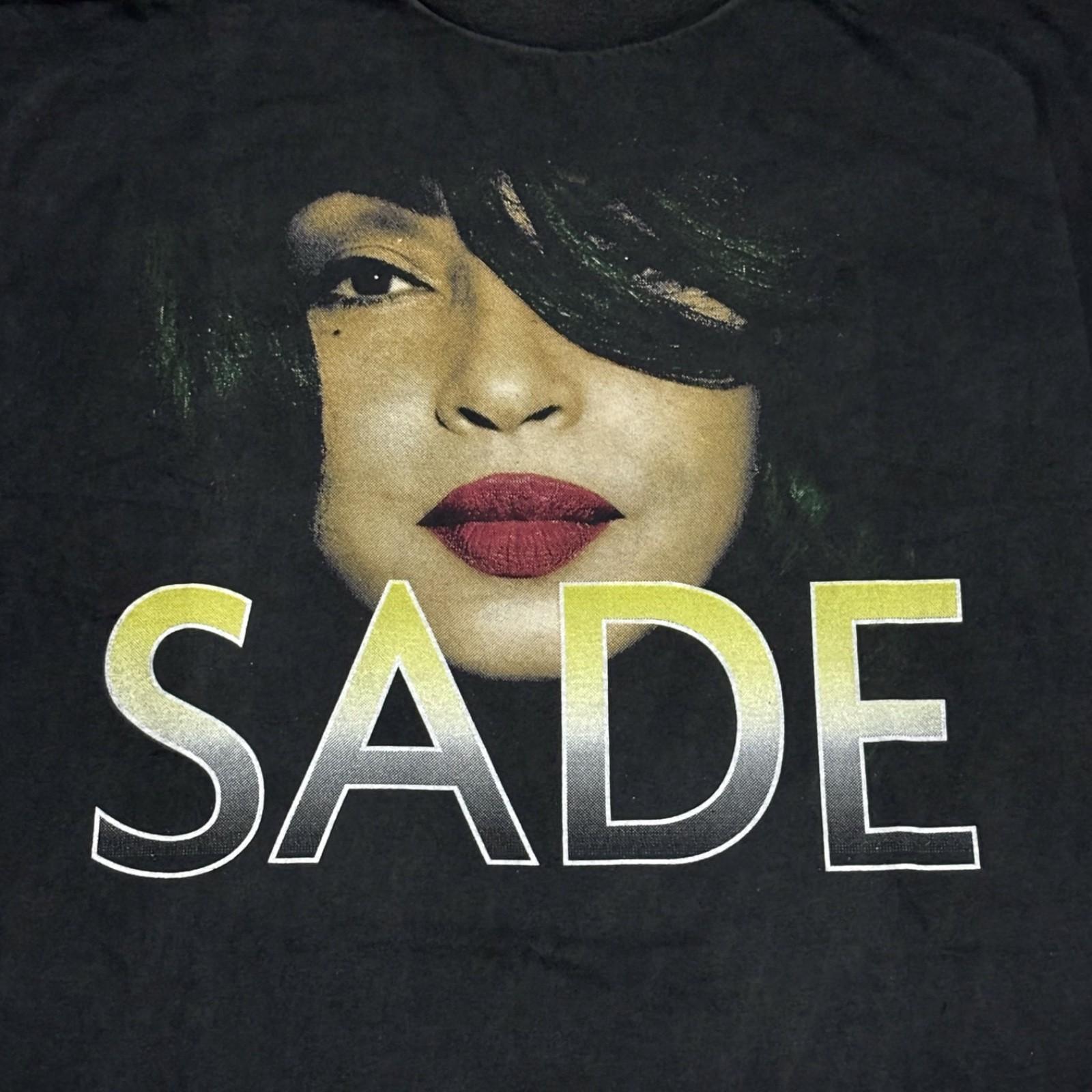 

SADE Винтажные Любители Рок-тур Размер L 80-е Поп-музыка Однострочный шов Рубашка РЕПРИНТ M