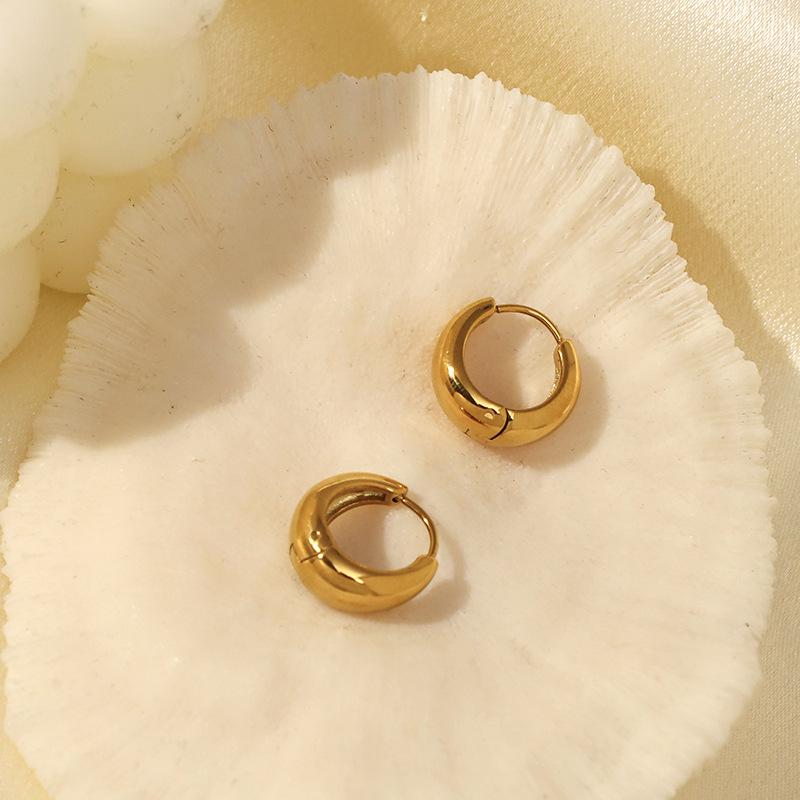 Unique Niche French Retro High-End Ear Buckle Women'S Nis Wind-Plated Real Gold Simple Circle Temperament Earrings