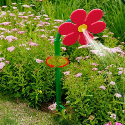 Tanzende Gänseblümchen Rasensprenger Verrückte Gänseblümchen Gartenbewässerung 360 Grad drehende Sonnenblumen-Sprenger für die Bewässerung von Hofpflanzen Kinder Haustiere Spielen