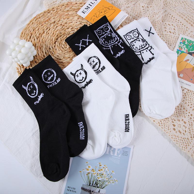 CHRLEISURE 4 Pairs/Set Long Barrel Socks Men's Black And White Socks Trend Cartoon Long Tube Comfortable Breathable Couple Socks