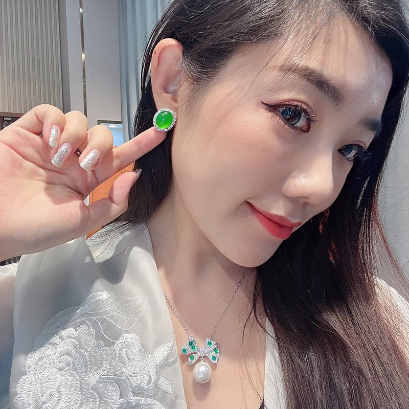 BELLA BOX Natürliches Eis Transparenter Grüner Achat Chalcedon Ovales Ei Gesicht Voller Diamant Ohrstecker Für Frauen Mit Hochwertigen Ohrringen