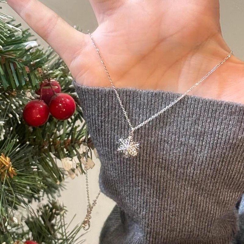 Four-Leaf Clover Zircon Necklace - New 2025 Light Luxury Titanium Steel, Non-Fading Clavicle Chain.