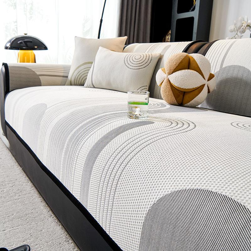 

Летняя легкая роскошная премиальная подушка для дивана 2025 новинка прохладный чехол из ледяного шелка фиксированный нескользящий чехол для прямого дивана 70*70cm