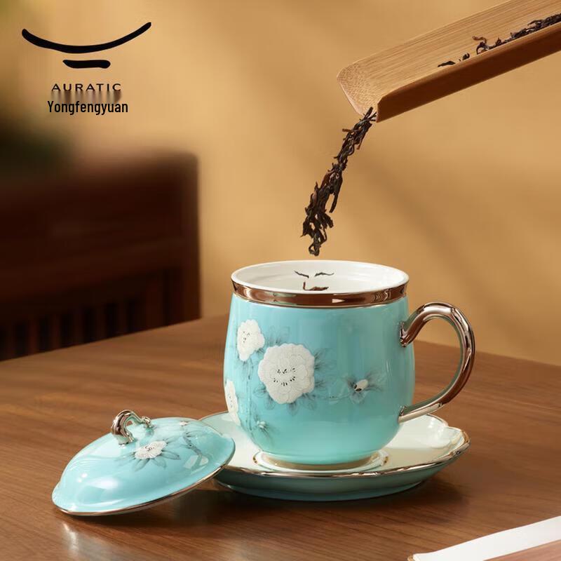 Yongfengyuan Madam Porcelain Hand-painted Blue Covered Cup Set